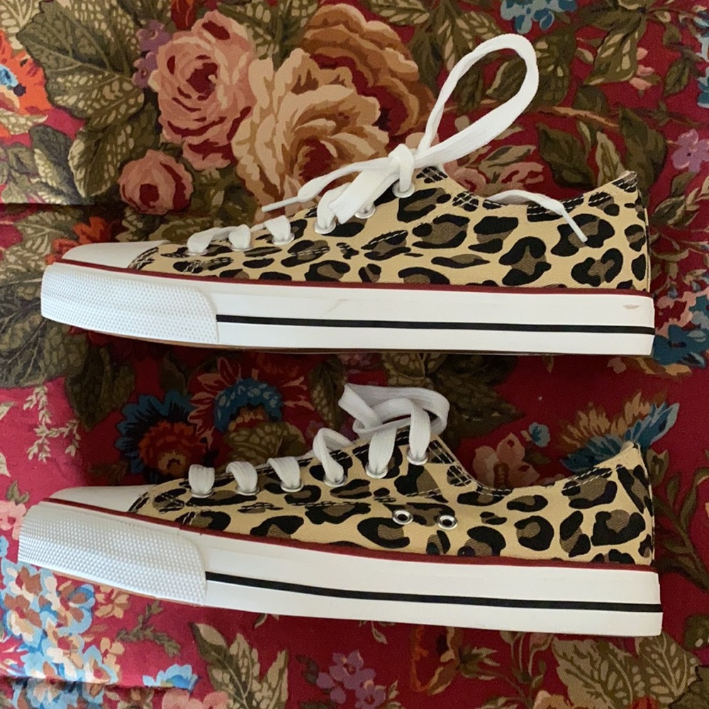 Size 8 Cheetah Print Ladies Fashion Sneakers - Picture 6 of 8